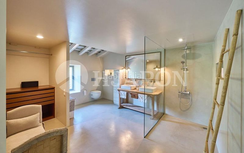 Foto bd2ce909-b1ac-4082-978a-f7fb6e1b407a. Casa amb aparcament piscina a Alella