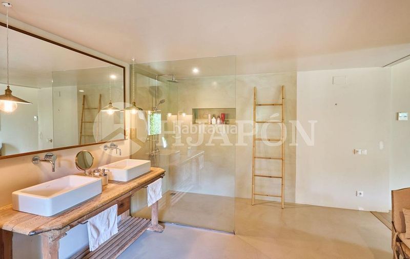 Foto c3938374-6a79-4993-bd02-9c3679c22bde. Casa amb aparcament piscina a Alella