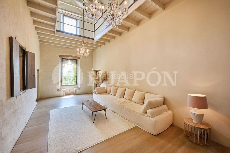 Foto cef68d12-4f54-479a-b9fd-70f052bfc41a. Casa amb aparcament piscina a Alella