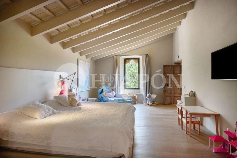 Foto d5239887-361c-4fd8-bd93-370ff80d4e8c. Casa amb aparcament piscina a Alella