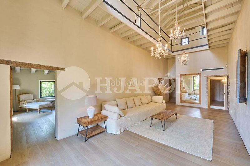 Foto f6d0c9f3-541c-4636-bd88-f976495bfc26. Casa amb aparcament piscina a Alella