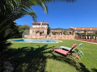 Casa en Premià de Dalt. Propiedad con carácter y exclusividad en el centro de premia de