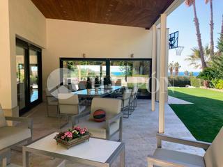 Miete Haus in Alella. Elegante propiedad con vistas al mar.