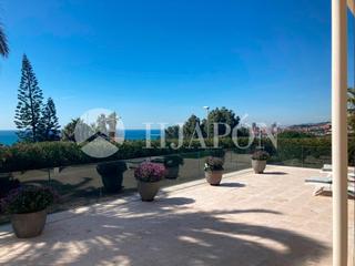 Rent House in Alella. Elegante propiedad con vistas al mar.