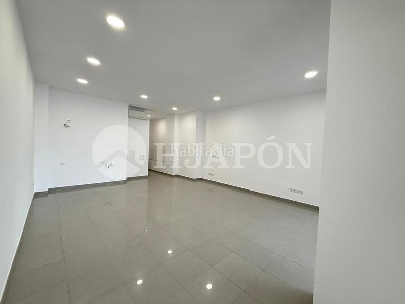 Foto 068765f8-c260-44a5-a4de-5e3b6a6717e6. Lloguer local comercial a Lloreda Badalona