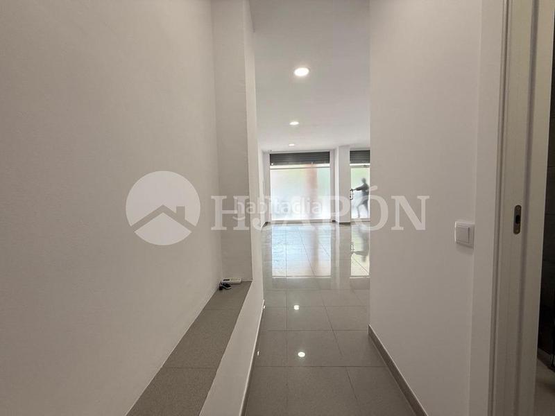 Foto 12470cf9-9303-456f-872c-e90ef2c9e589. Lloguer local comercial a Lloreda Badalona