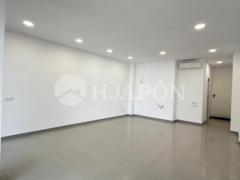 Foto 21a905d7-13fe-4e44-971a-6726601875bb. Lloguer local comercial a Lloreda Badalona