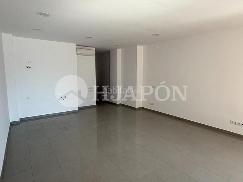 Foto 36bb5cfe-5040-40af-af16-d5b2c1e94a54. Lloguer local comercial a Lloreda Badalona