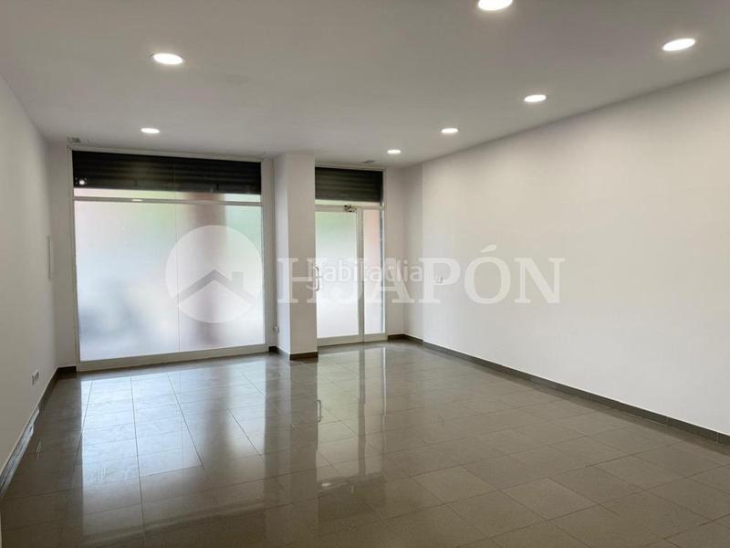 Foto 51fb7527-7936-4c45-8230-880a35a44a38. Lloguer local comercial a Lloreda Badalona