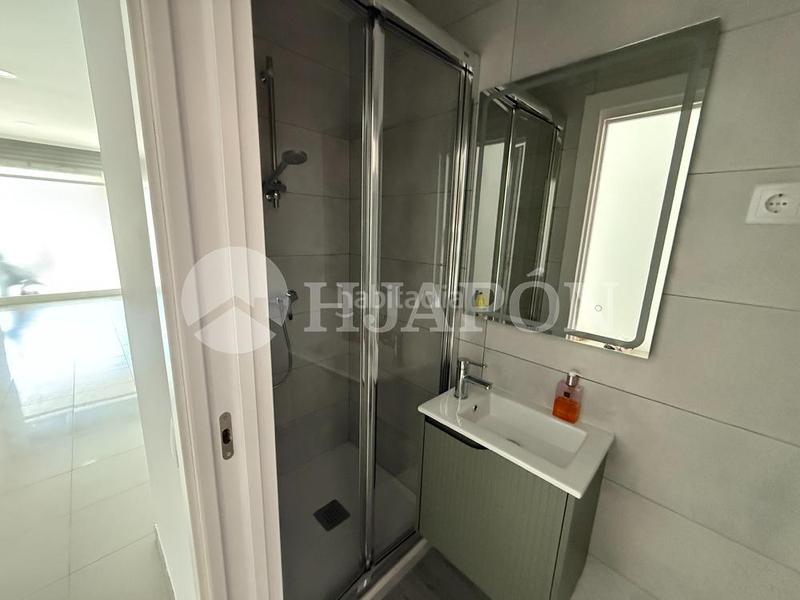 Foto 73cd701a-d39c-43b4-b1da-b28d06c1a736. Lloguer local comercial a Lloreda Badalona