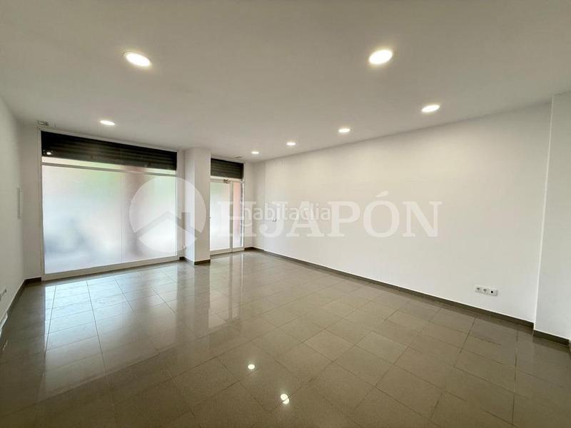 Foto dcea2090-1e9b-47bb-a687-1c21f958c045. Lloguer local comercial a Lloreda Badalona