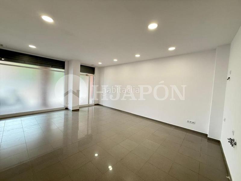 Foto 04997681-6246-4ec1-bb2c-02553de61a69. Alquiler oficina  con mucha luz en lugar muy tranquilo y fácil aparcamiento. en Badalona