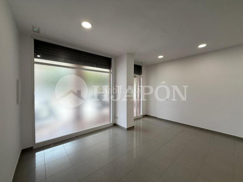 Foto 8d6eb477-246c-40d7-9bc0-0d82a576f7f3. Lloguer oficina a Lloreda Badalona