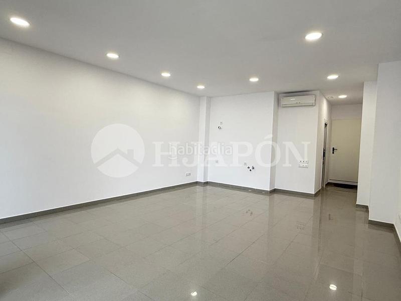 Foto 775406ef-127f-4459-97f1-1c9bbb834430. Miete büro in Lloreda Badalona