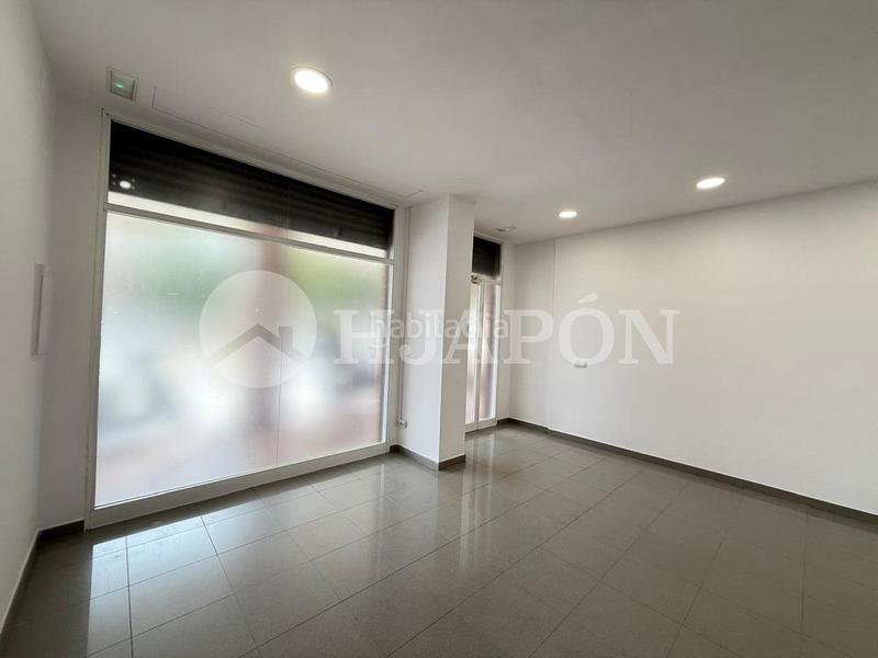 Foto b80dd6aa-bd66-4215-8e11-71fc93b0de23. Miete büro in Lloreda Badalona