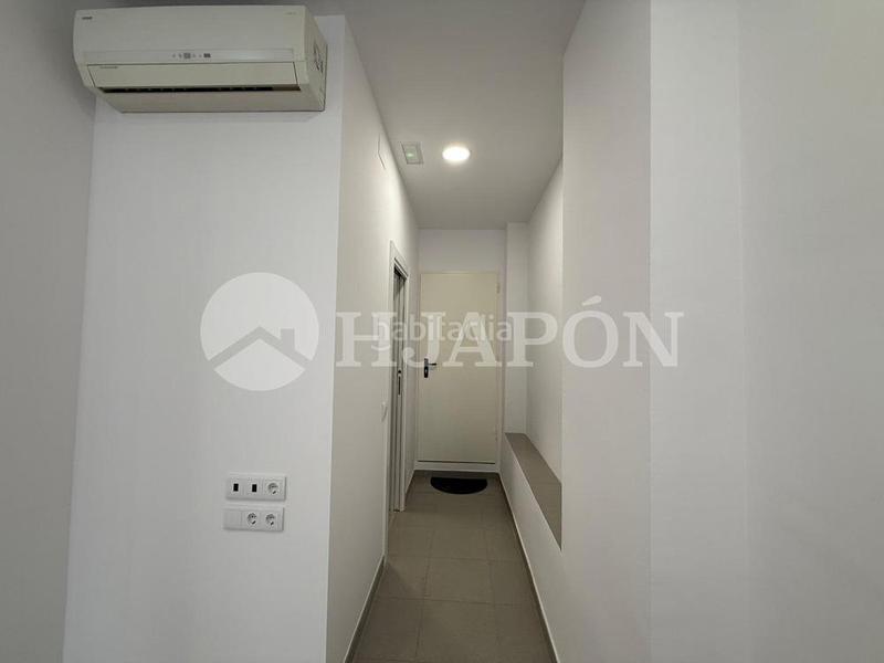 Foto eba8369f-17ea-47fc-8c45-c2ef88c60aa3. Miete büro in Lloreda Badalona