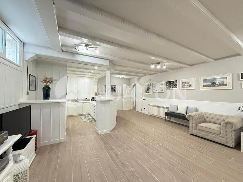 Foto 2c07ffa7-0e50-4775-8357-8f60123cb818. Casa exclusiva propiedad en pleno centro de teia en Teià