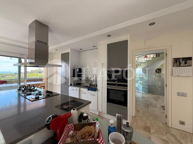 Foto 27e3e76f-33b0-42ca-858e-e1764bcb92bc. Casa  con piscina exterior y interior . en Alella