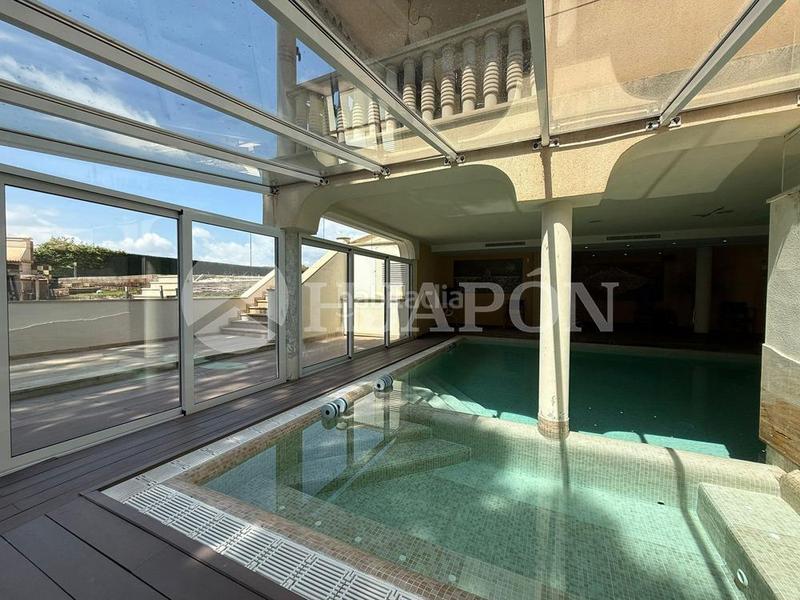 Foto 58205978-3cd7-49ec-adb6-3dd4cb71bc97. Casa  con piscina exterior y interior . en Alella