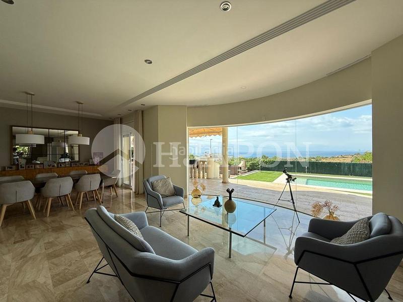 Foto 906f0e3b-282d-48c4-8bbc-c0fa3360dea8. Casa  con piscina exterior y interior . en Alella