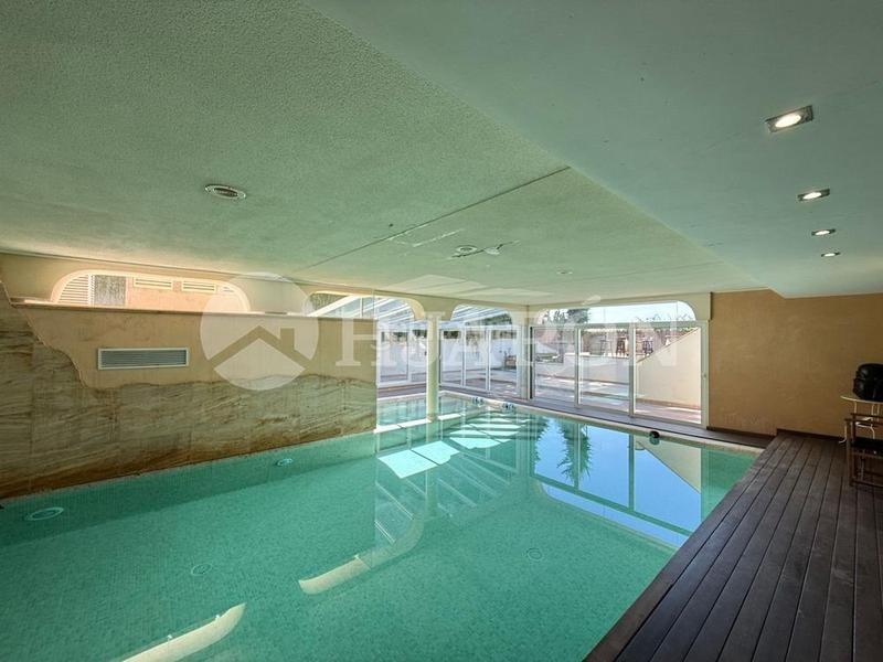 Foto 938177fe-45db-49cb-9402-1e2956ae2431. Casa  con piscina exterior y interior . en Alella