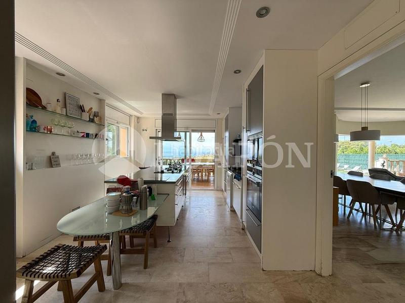 Foto b6639d95-df92-49c9-8074-0373d809965c. Casa  con piscina exterior y interior . en Alella