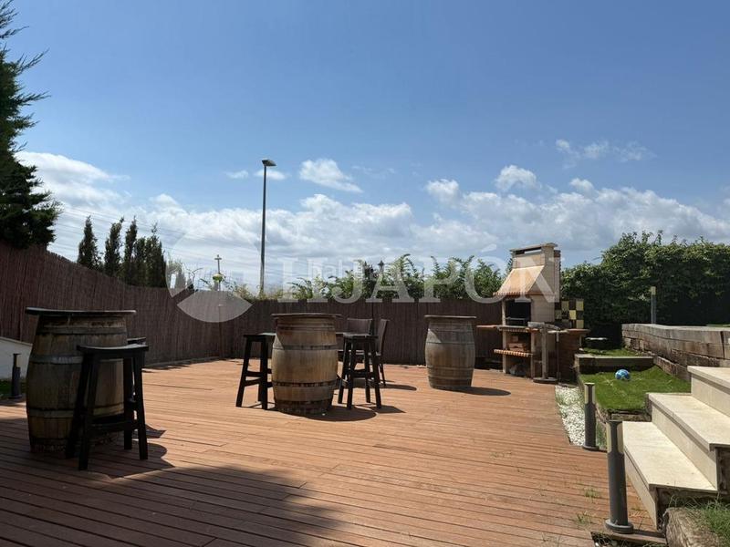 Foto d42f2609-5829-439d-a76e-d26b91ca4a0e. Casa  con piscina exterior y interior . en Alella