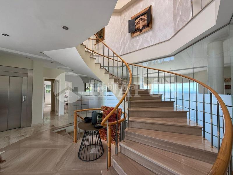 Foto d58dd5f3-e5be-434f-8032-2b9b7b40469e. Casa  con piscina exterior y interior . en Alella