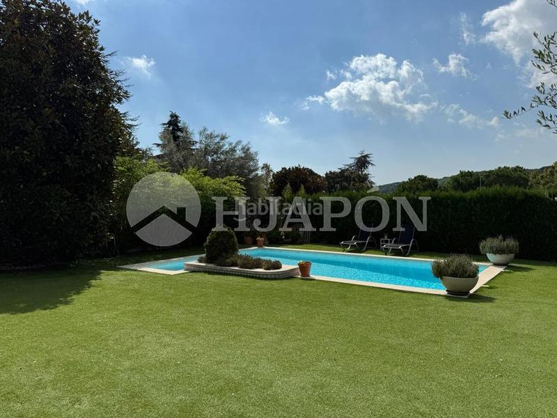 Foto 20d53128-037b-45c4-94cf-318199086103. Casa  con piscina y jardin . en Teià