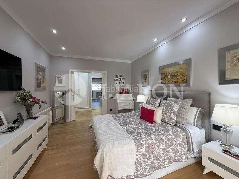 Foto 57f254cd-6559-4ffa-bf0d-0cdfcd6dbd3f. Casa  con piscina y jardin . en Teià