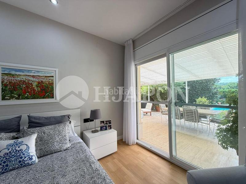 Foto c8274844-2a9e-49ae-90ba-9bff62326461. Casa  con piscina y jardin . en Teià