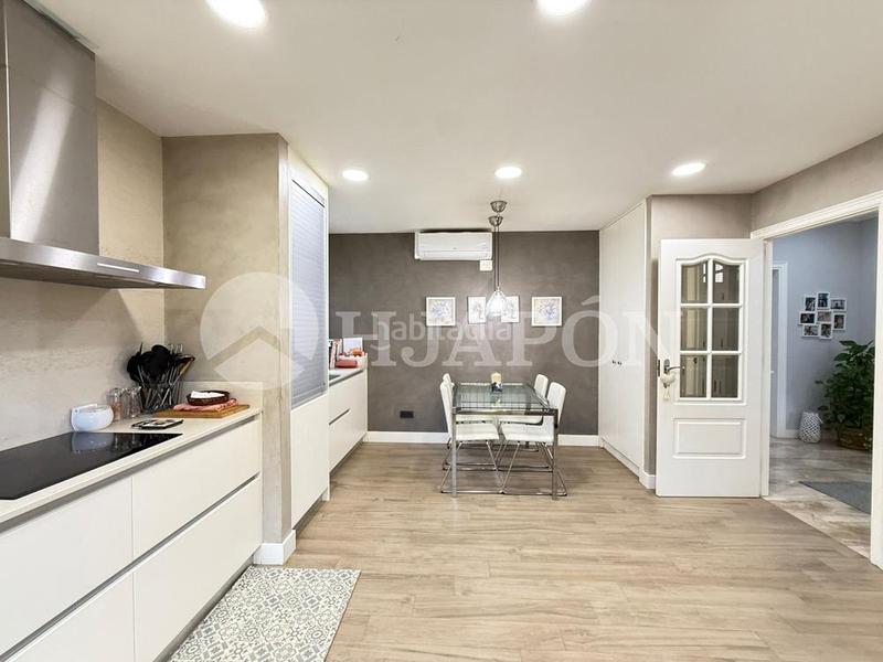 Foto d9dc5ce4-9eb9-4210-b151-0c6e73a4f68c. Casa  con piscina y jardin . en Teià