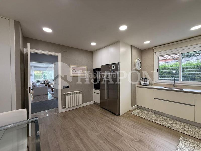 Foto f9393e62-41b3-419e-9deb-708f50a0cdb6. Casa  con piscina y jardin . en Teià