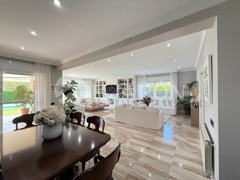 Foto faf61239-e038-4607-bed8-f5849064089c. Casa  con piscina y jardin . en Teià