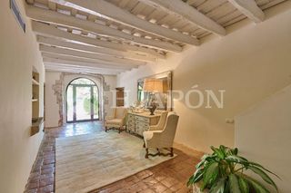 Country house in Alella. Masia con piscina ubicada en alella.