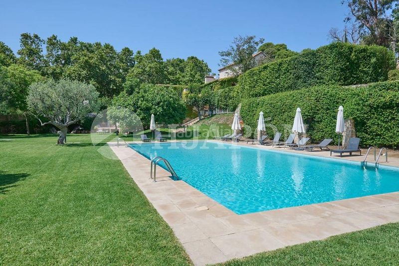 Foto f7749880-8907-4b93-88a4-bc8258a76d62. Masia amb aparcament piscina a Alella
