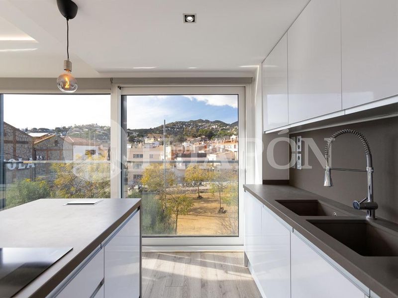 Foto b1137bf2-6731-433c-98b0-883c7559a09f. Pis amb aparcament piscina a Alella