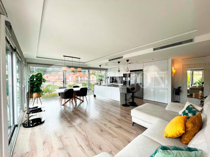 Foto f8164f6f-eea5-4f84-82ee-c28d790e57f8. Appartamento con riscaldamento parcheggio piscina in Alella