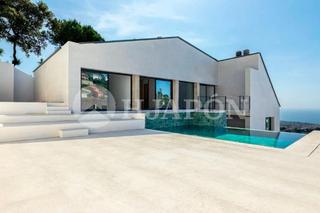 Haus in Alella. Vistas panorámicas al mar