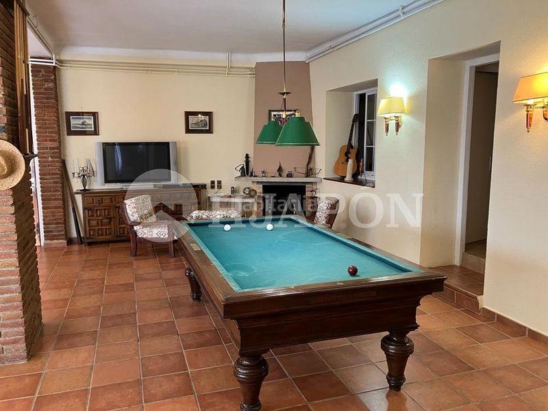 Foto 1f04d536-f3bd-4ec7-b104-499d61eaf232. Casa amb calefacció aparcament piscina a Premià de Dalt