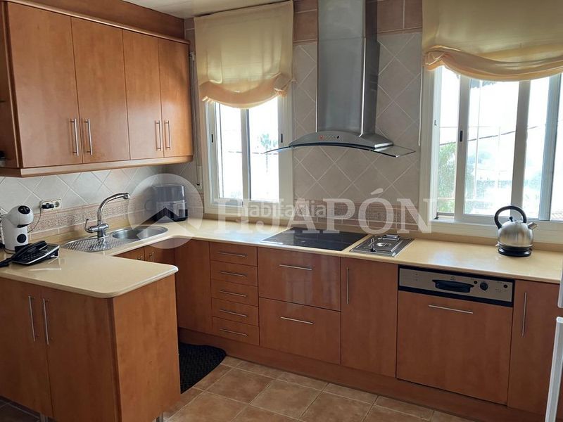 Foto f2dd53e8-f8de-4dcf-b86a-3a7514d93be8. Casa amb calefacció aparcament piscina a Premià de Dalt