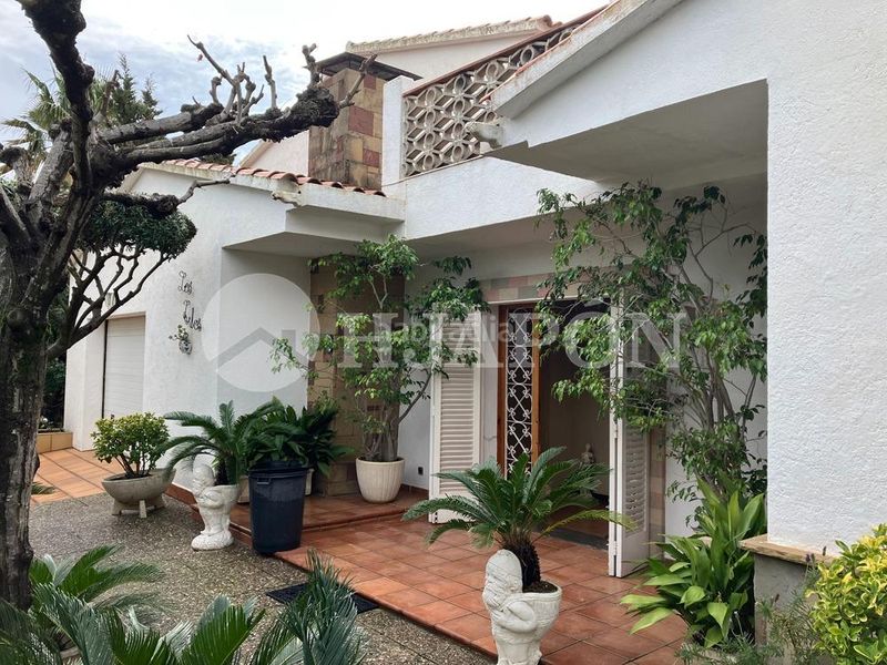 Foto fe0385ea-8b4b-4950-9b52-f91e861f2373. Casa amb calefacció aparcament piscina a Premià de Dalt