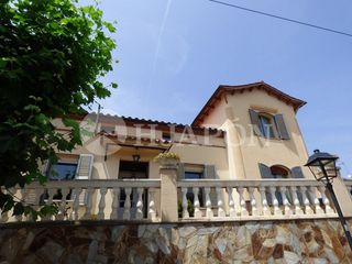 House in Teià. Encantadora casa con jardín y piscina en el bonito pueblo de tei