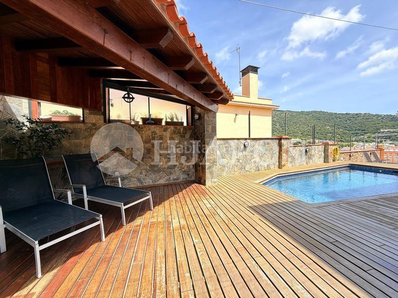Foto 215b634c-df02-4631-a3be-74f8f2bcd42a. Casa amb calefacció aparcament piscina a Teià