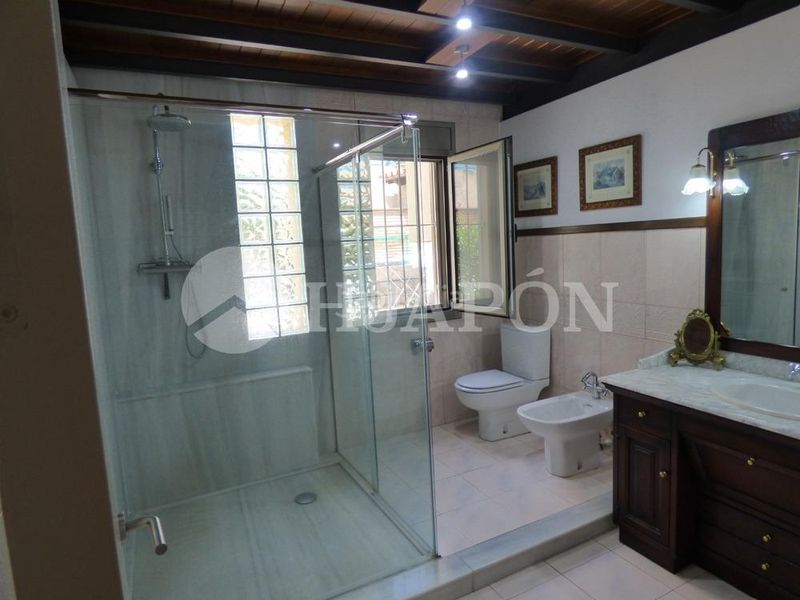 Foto a774d456-5972-4531-a0a6-7bc8898fb338. Casa amb calefacció aparcament piscina a Teià