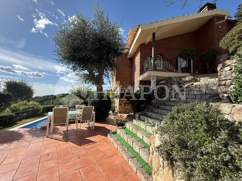 Foto bcb91afb-e1fe-4215-a47a-9588eff4b244. Casa amb calefacció aparcament a Alella