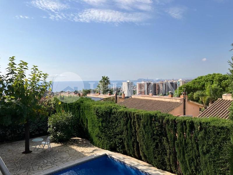 Foto 227b6ac5-c5c4-4e7f-8e5d-e65c4b45b1b8. Haus mit heizung parking pool in Teià