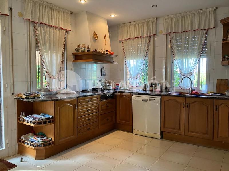 Foto 394f6b74-68e9-406d-ae30-96096bb98680. Haus mit heizung parking pool in Teià