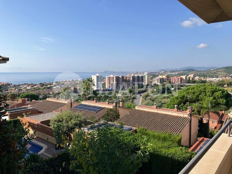 Foto 4267e9ab-2aac-4fcd-87c6-c8e3ad184ac0. Haus mit heizung parking pool in Teià