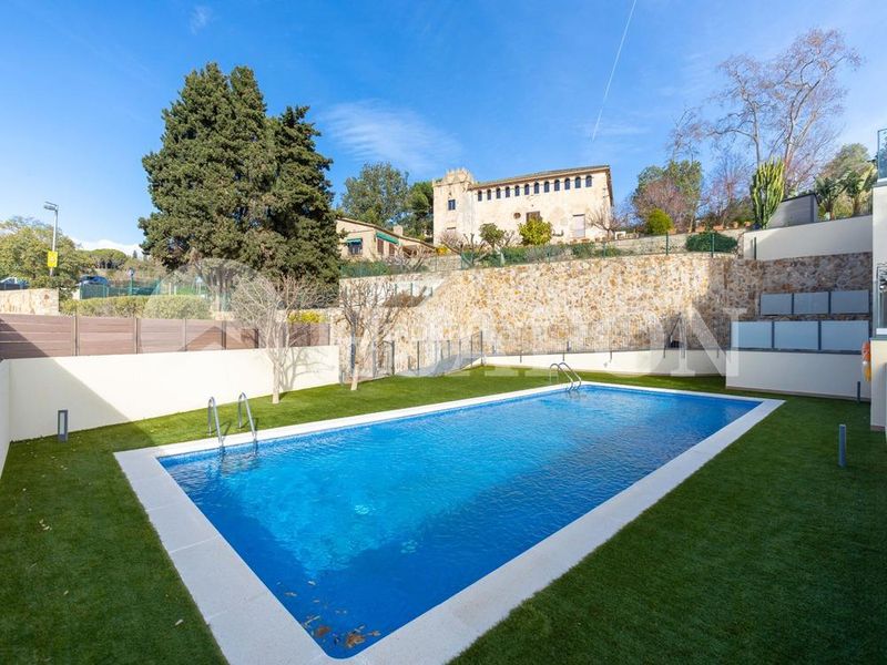 Foto 60a1dd05-1a60-49e3-aa0e-e78b8c990ca0. Pis amb aparcament piscina a Alella
